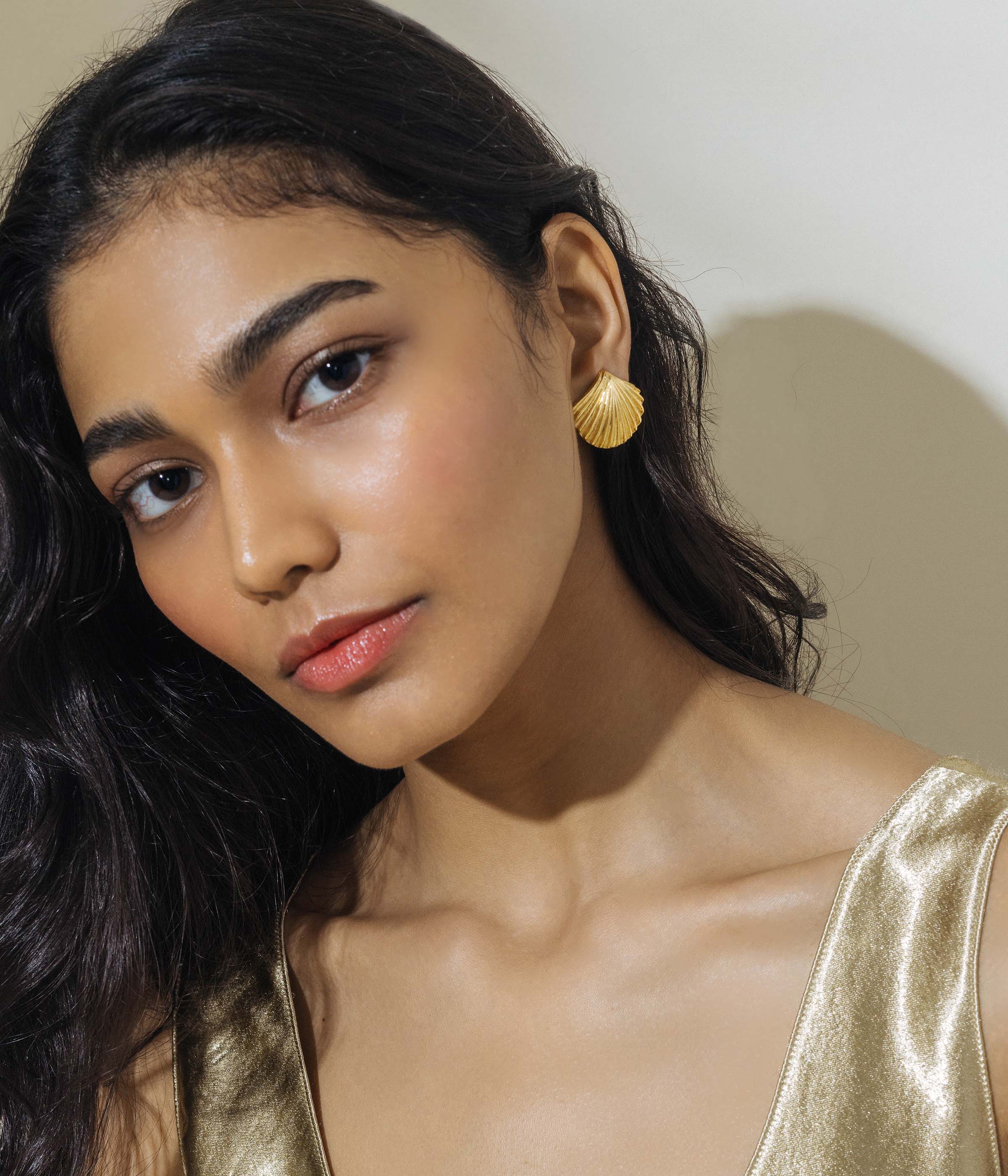 De la Mer Shell Stud Earrings - Loren Hope