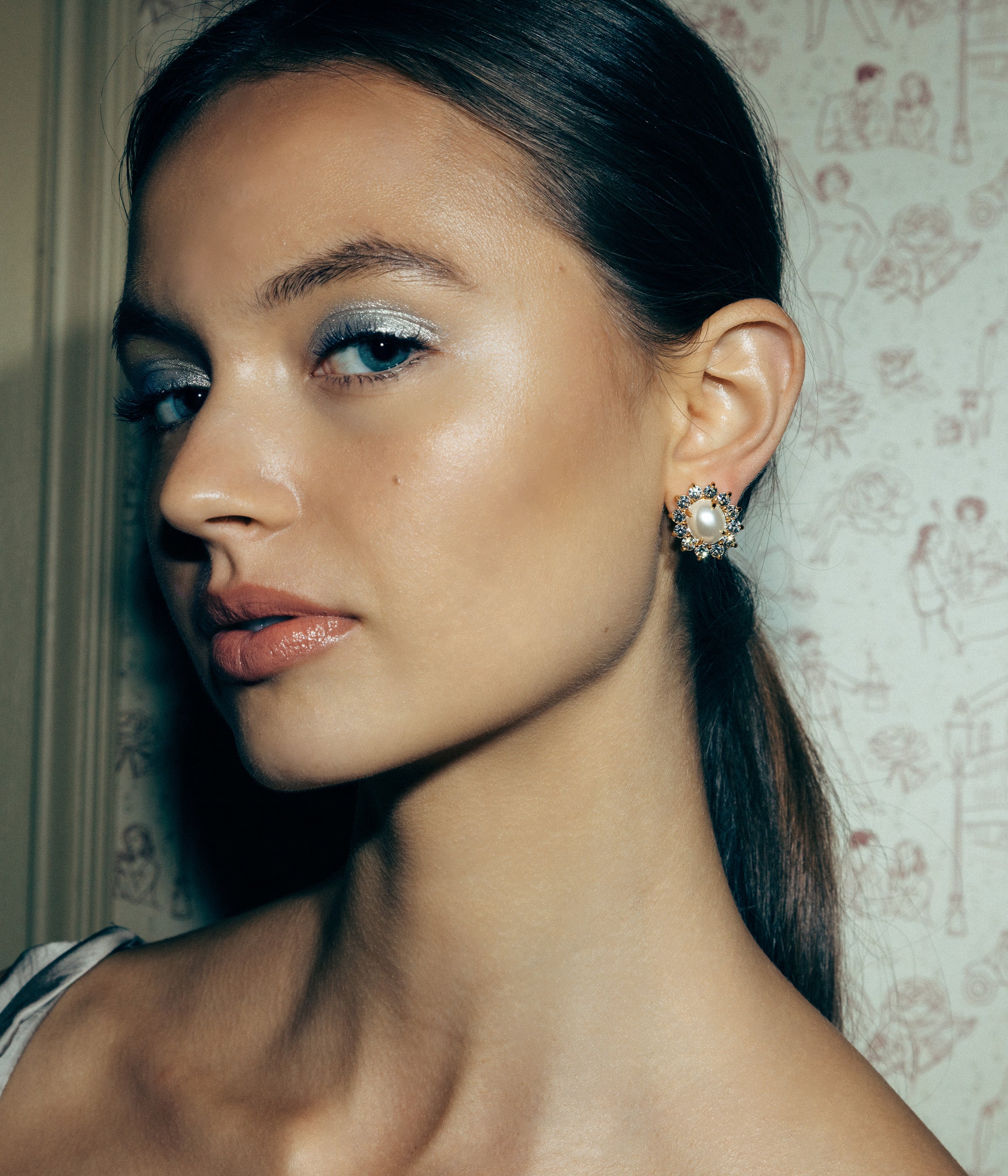 Georgie Stud Earrings in Pearl
