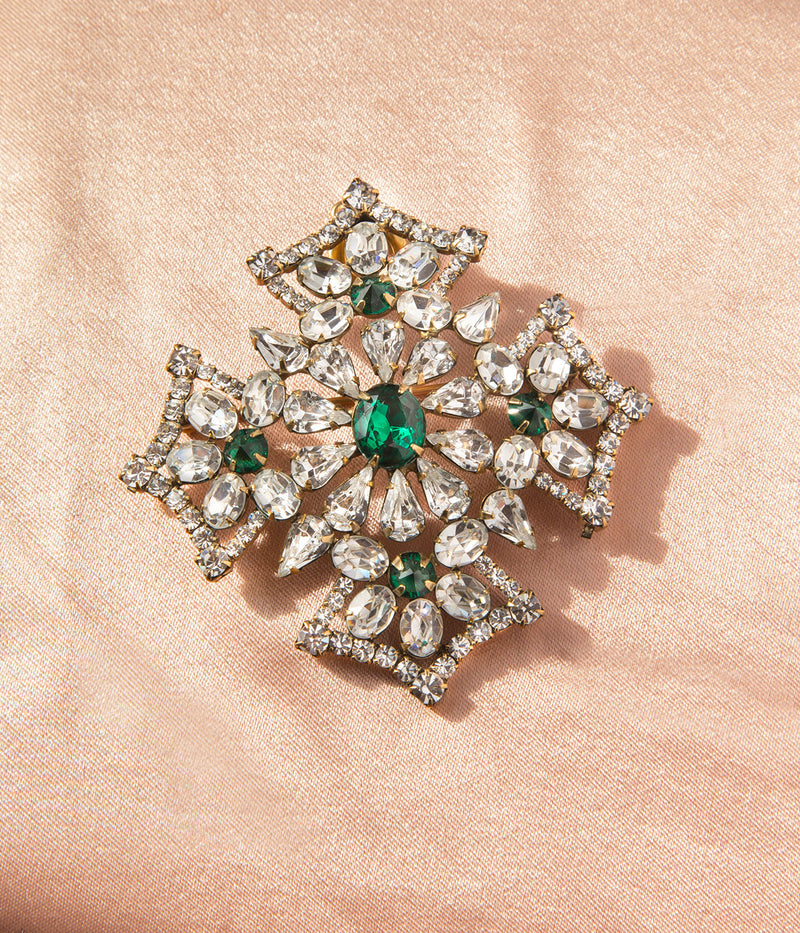 Jacqueline Brooch in Crystal / Emerald