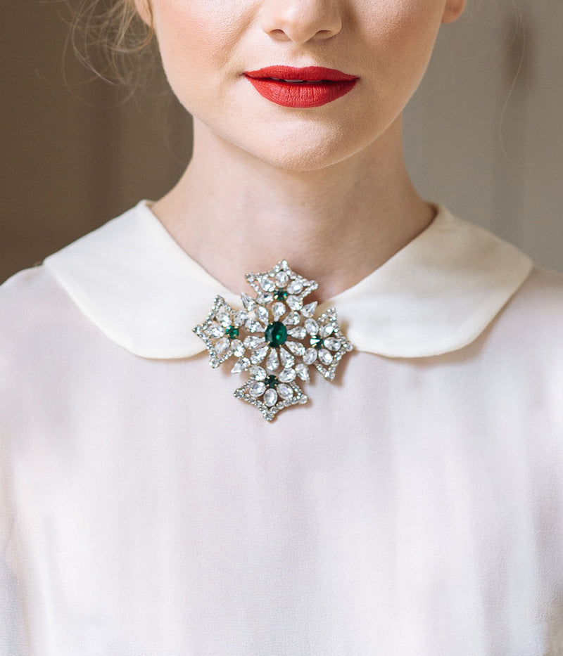 Jacqueline Brooch in Crystal / Emerald